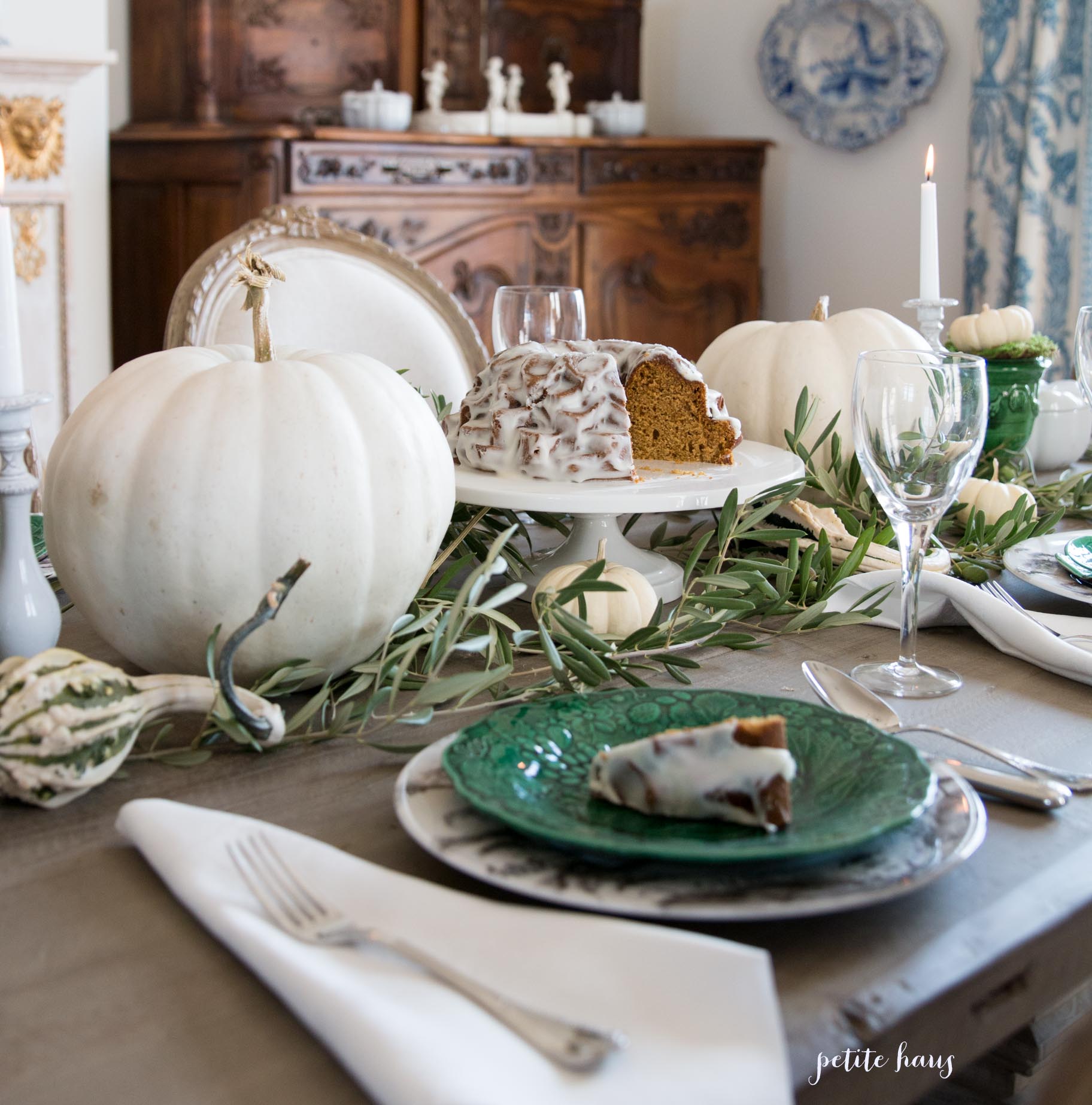 Thanksgiving Tablescape with Pumpkin Cake - Petite Haus